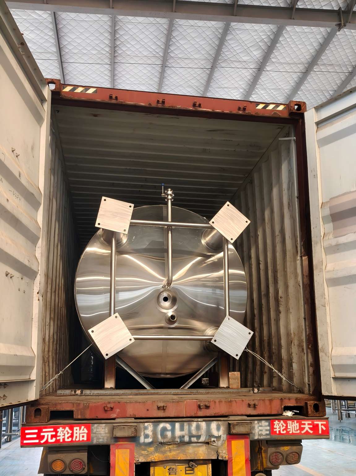 2,000L & 9,000L Juice Mixing Tanks Delivered to Ireland: A Custom Stainless Steel Solution for a Growing Beverage Producer