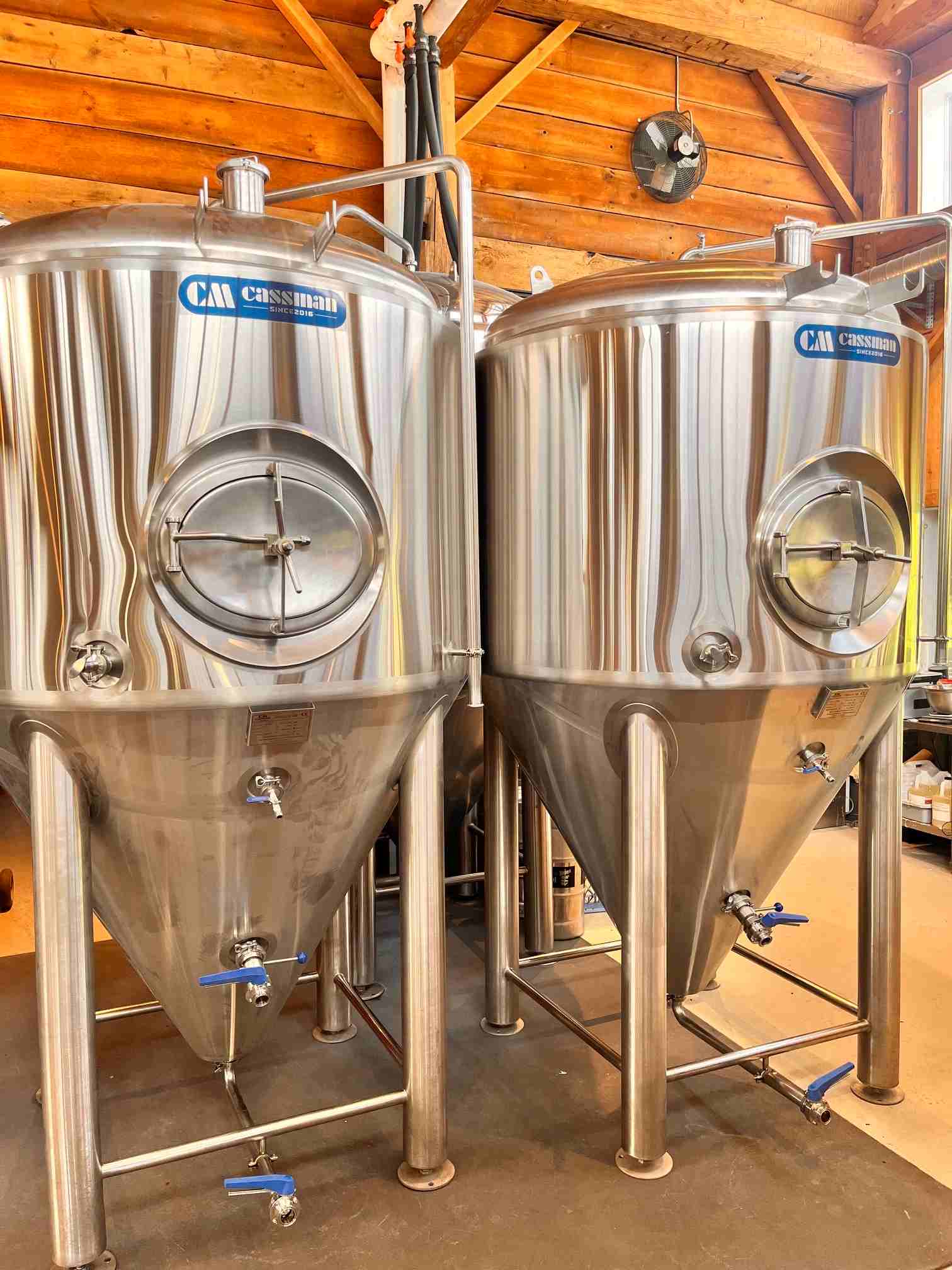 stainless steel 2000L brewery fermenters for Canadian brewery expansion
